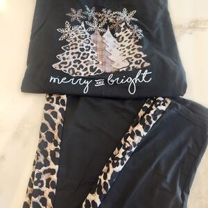 Christmas 2 Pc Leggings And T-Shirt Set! Holiday Casual Outfit! Comfy!